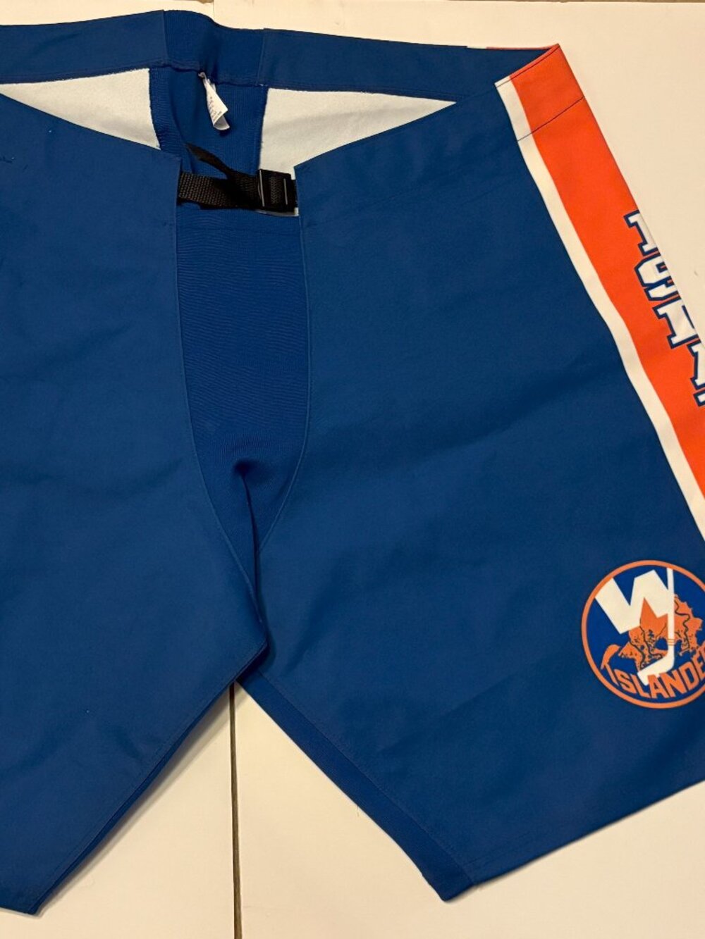 🏒 New York Islanders Hockey Shorts – XL – $40 CAD 🏒